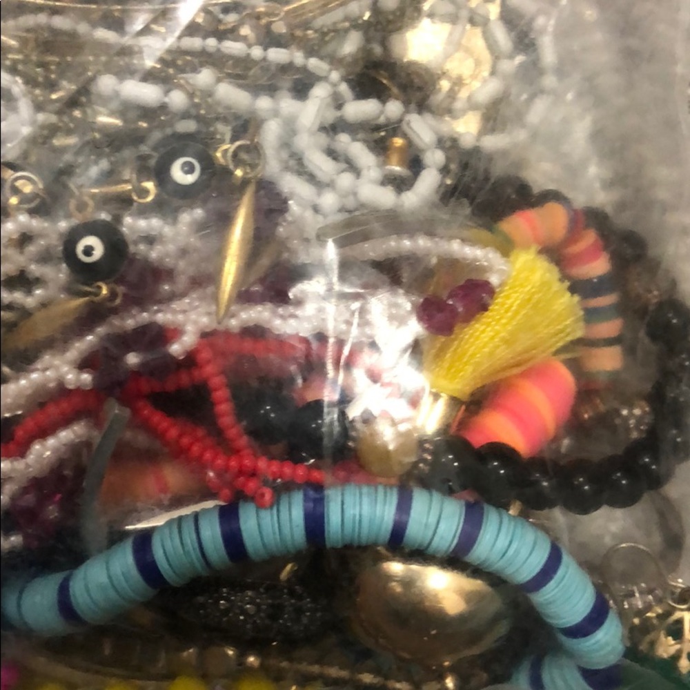 Every Single Thing in This Bag! - Picture 6 of 8